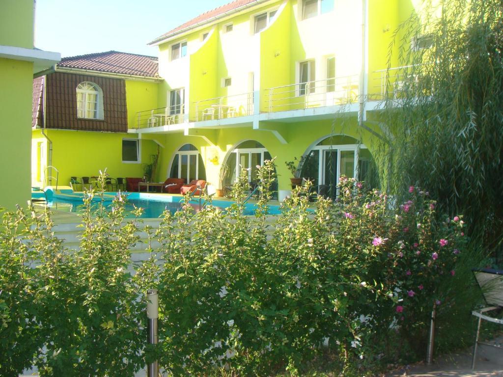 Pension Eclipse Орадя Екстер'єр фото